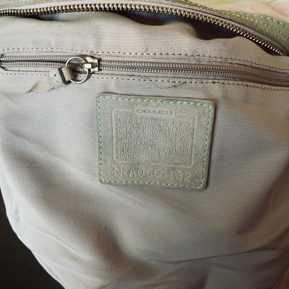 Coach signature multi colored pastel and white hobo bag - Picture 8 of 10